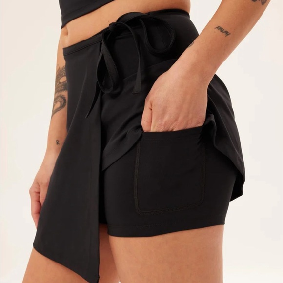 The Girlfriend Collective “Weekend Wrap Skort” XS - Picture 4 of 5